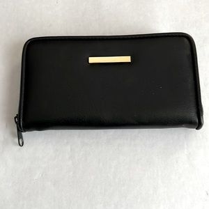Woman’s Black Wallet Coupon Holder